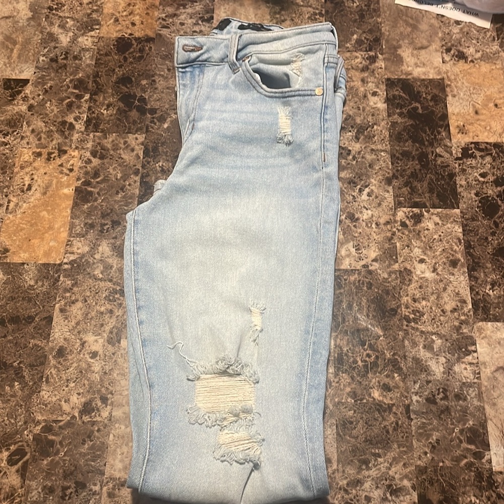 Women’s Kendall + Kylie Distressed Jeans - Picture 6 of 7